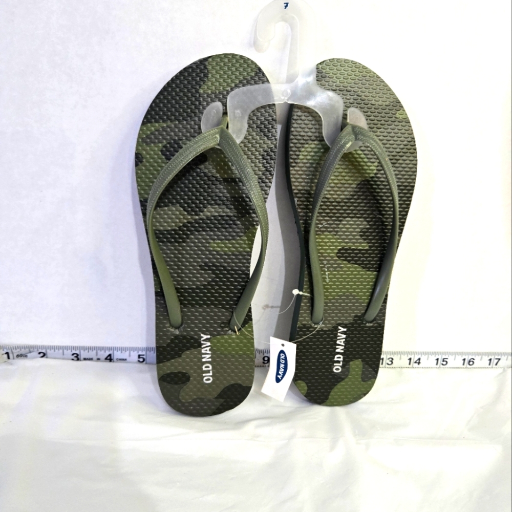 OLD NAVY BOYS FLIP FLOPS‎ GREEN CAMOUFLAGE SIZE 7